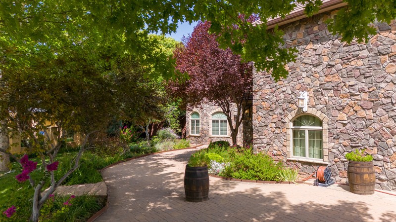 7 Sierra Blanca Circle