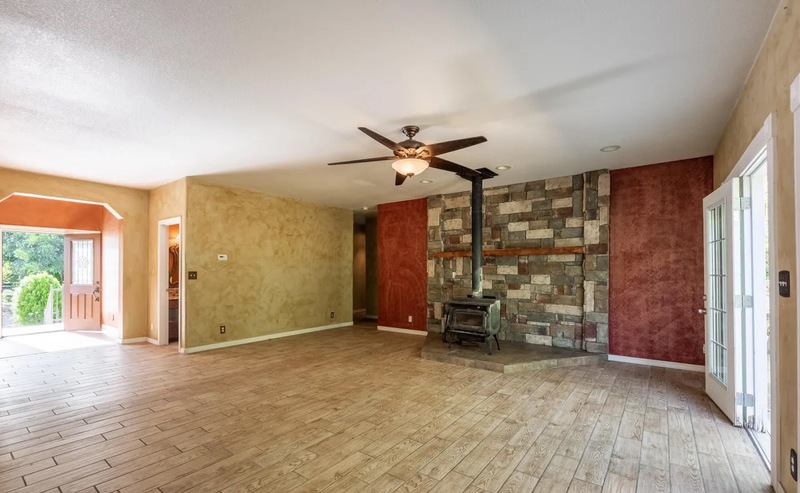 139 Rivers Edge Auction